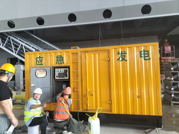 开平怎样判断空气滤清器是否需要更换？